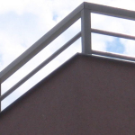 Malešická stráň - detail osazení terasy kompozitním zábradlím